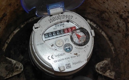Đồng hồ đo nước tự quay lỗi do đồng hồ